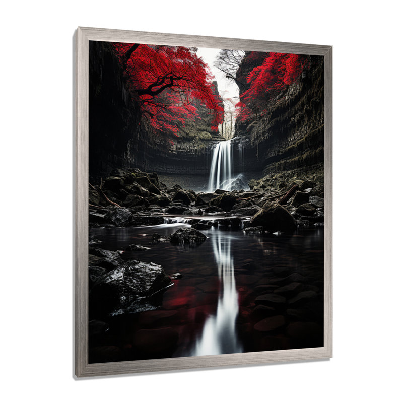 «Grey and Red Waterfall Of Eternity II», art mural sur toile, H 44 po x l 34 po x P 1,5 po, Cadre simple argenté