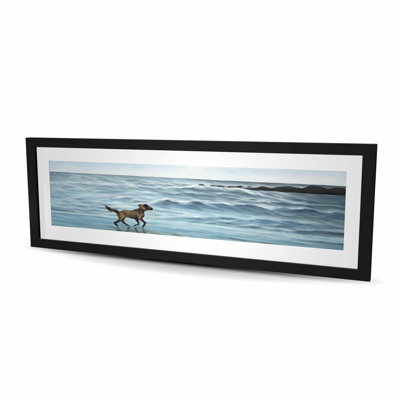 Chien sur la plage - reproduction matte encadrée pour la décoration intérieure