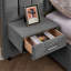 Structure de lit tapissier avec tissu en velours, conception à rayures verticales avec boutons autour du lit plateforme avec tête de lit, structure solide et table de chevet - aucun sommier nécessaire-1259020266-1259020270