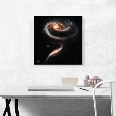 " Hubble Telescope Galactic Rose Made Of Galaxies Arp 273 "