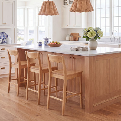 Rosetty Scallop Counter Stool