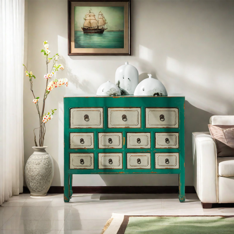 Commode décorative avec décoration de tiroir.