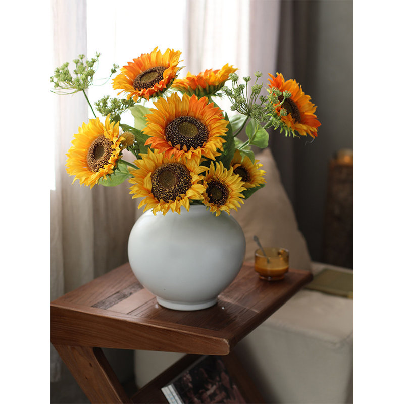 Imitation tournesol en plastique souple de style moderne, convenant à la décoration intérieure et extérieure d'arrangements floraux dans divers scénarii