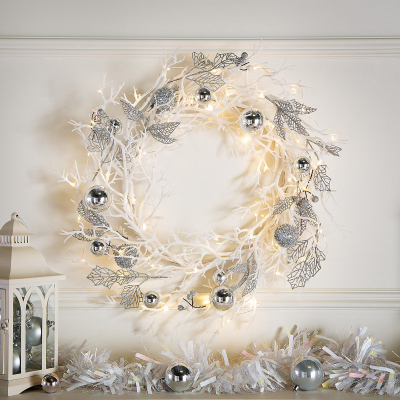 Ineke Faux Plastic 16'' Wreath