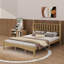 Grand lit plateforme en bois