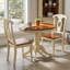 Ensemble de table et de chaises rondes en bois massif de cerisier Buttermilk, de style asiatique, avec pied central.