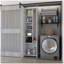 Armoire balai blanche avec tablettes de rangement