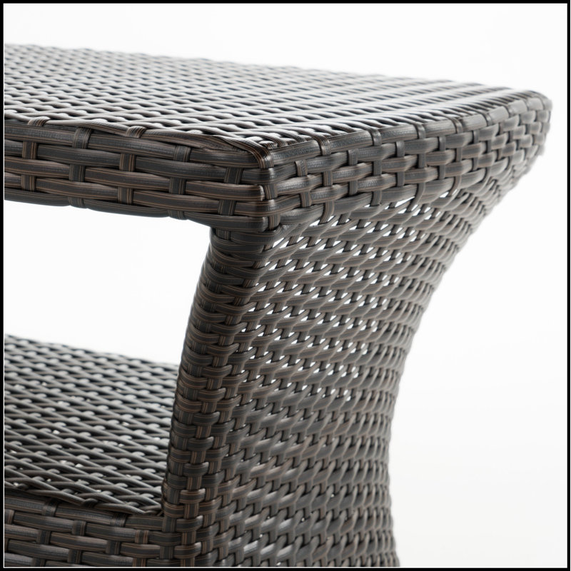 Table d'appoint Berkeley avec trou pour parasol intégré et tablettes spacieuses pour un confort et une commodité extérieurs