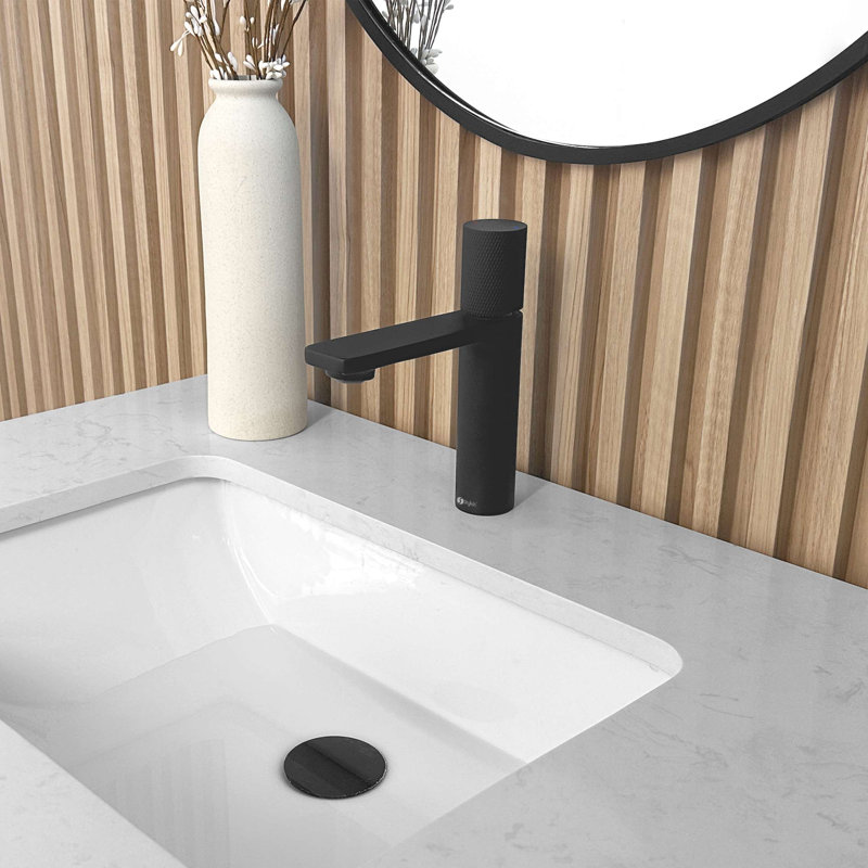 Robinet élégant pour salle de bain à poignée simple 7 1/2 po Solace Riela, Noir mat