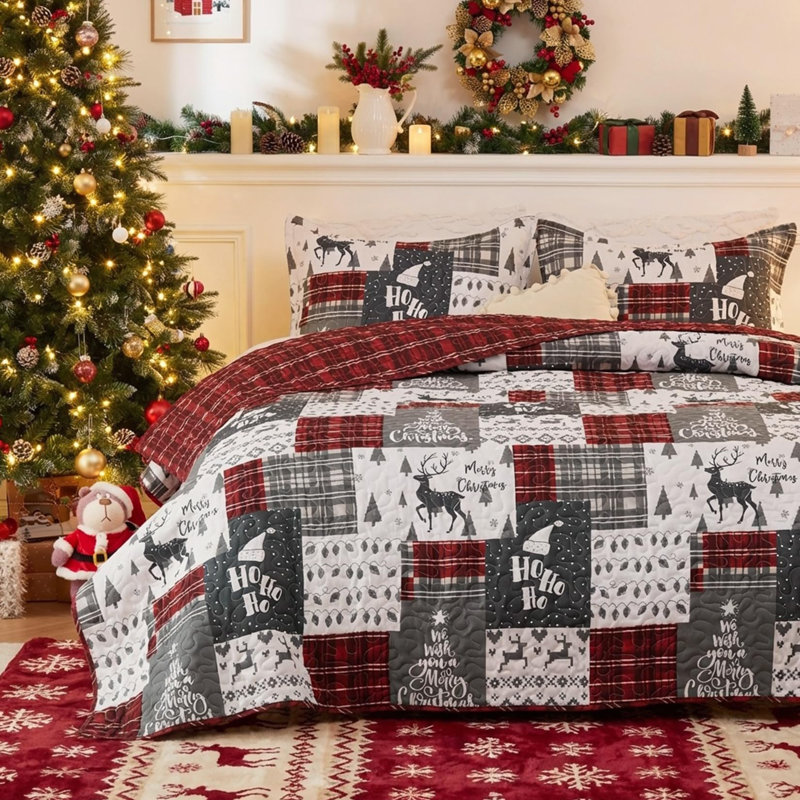 Reversible Christmas Patchwork Plaid Quilt Set, Queen Comforter (3 Total Pieces)