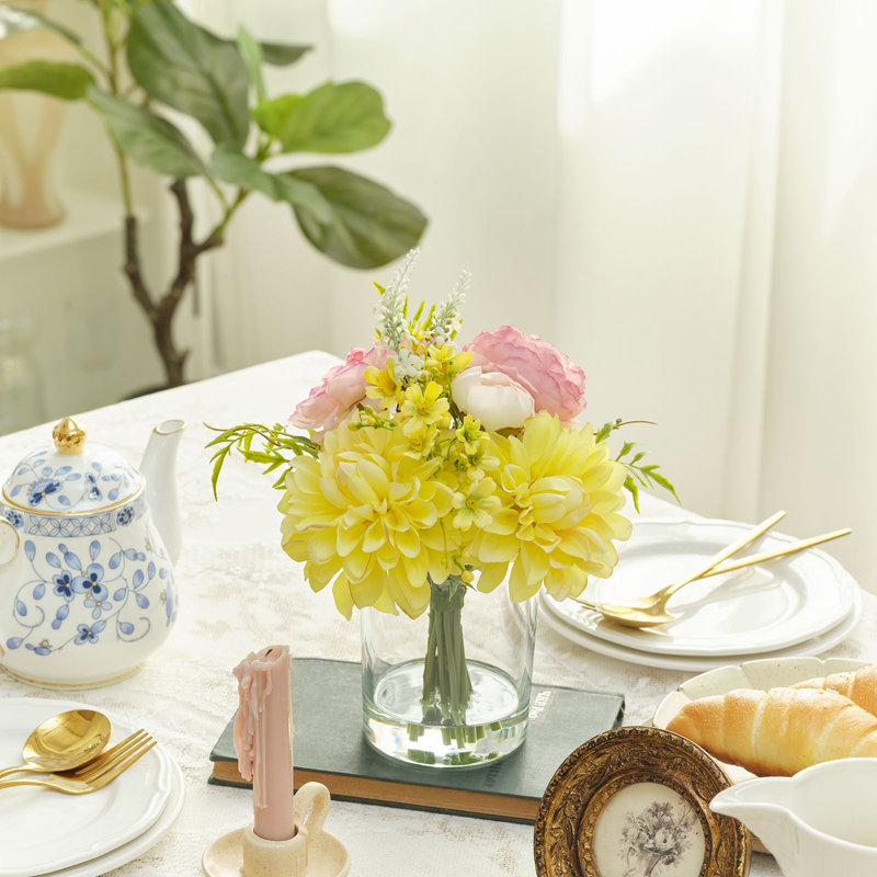 Arrangement floral spécial dans un vase Dahlia