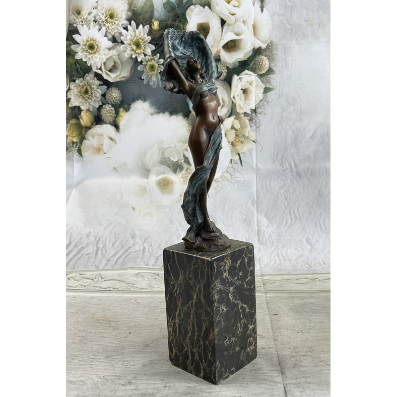 Statue Sippe J.Erte, fille nue sous le vent