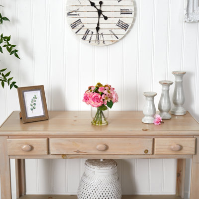 Arrangements floraux mixtes dans un vase