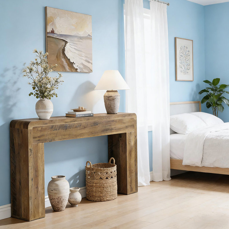 Table d'entrée rustique en bois avec beaucoup de rangement et un style campagnard chic pour un décor de maison de campagne moderne