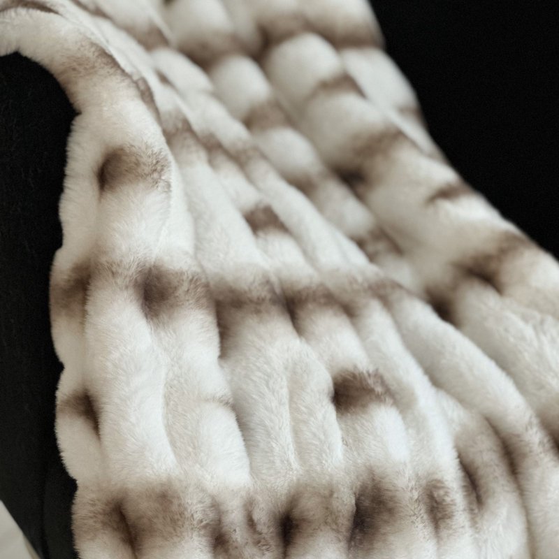Couverture moelleuse en fausse fourrure Bunni, L 48 po x L 60 po, Ivoire