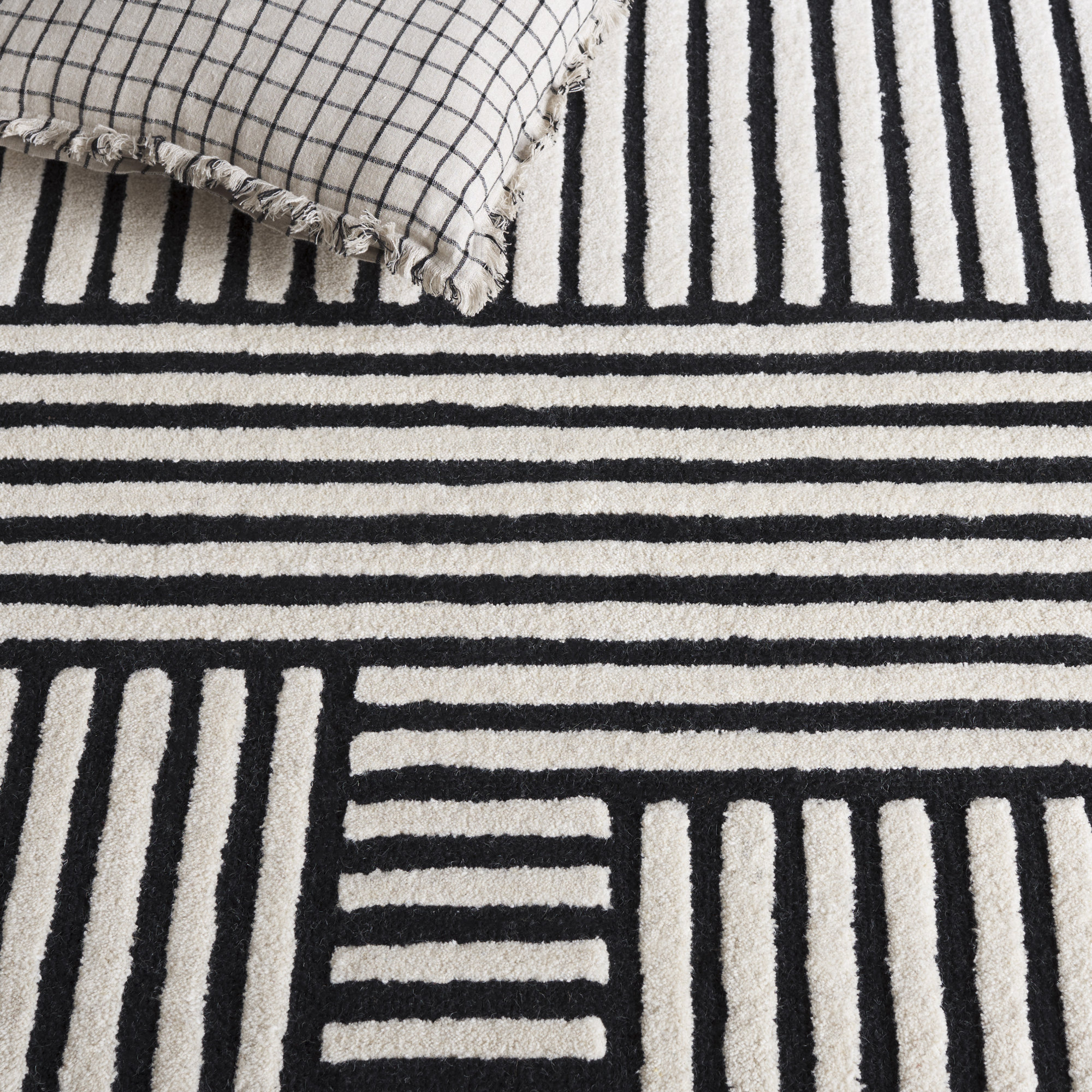 Elsbeth Geometric Hand Tufted Wool/Cotton Area Rug in Ivory/Black, Square 6'