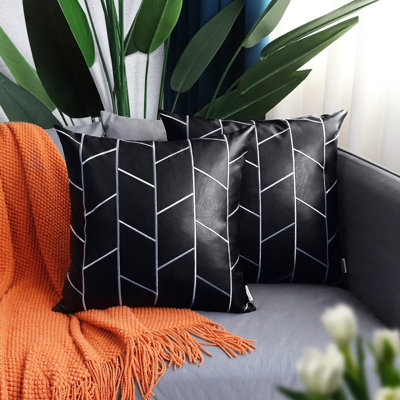 Housses de coussin en cuir de 20 po x 20 po, housses de similicuir en paquet de 2, coussins décoratifs en cuir à broderie géométrique pour le canapé du salon