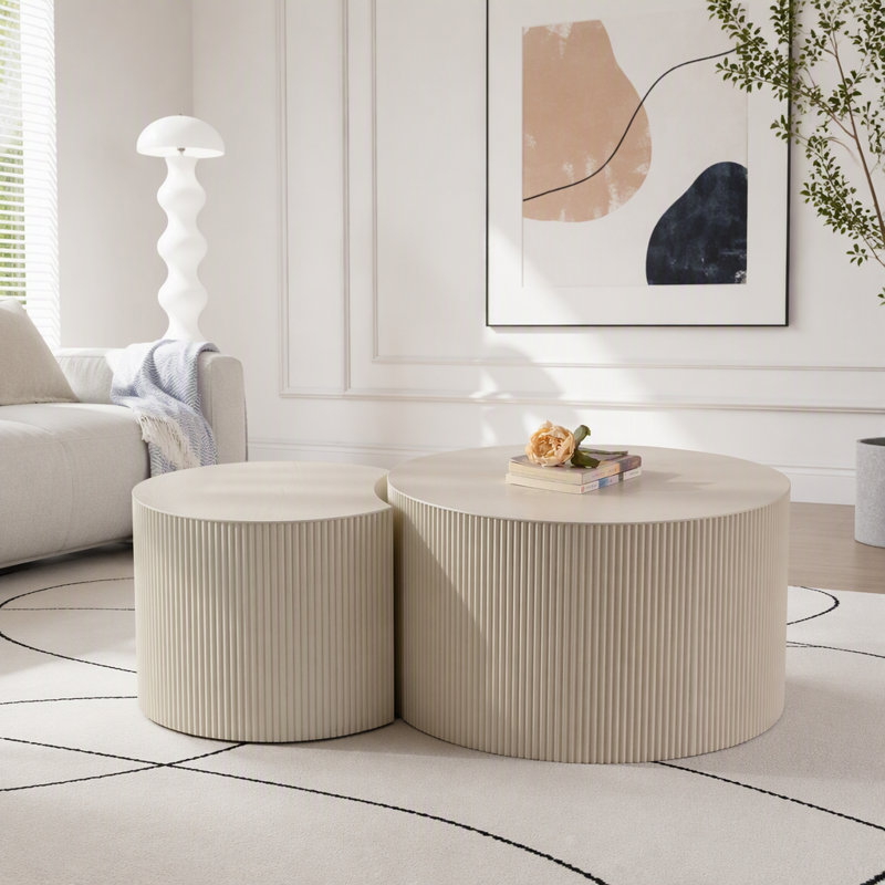 Table basse ronde en forme d'olive avec un relief artisanal, Beige / Crème