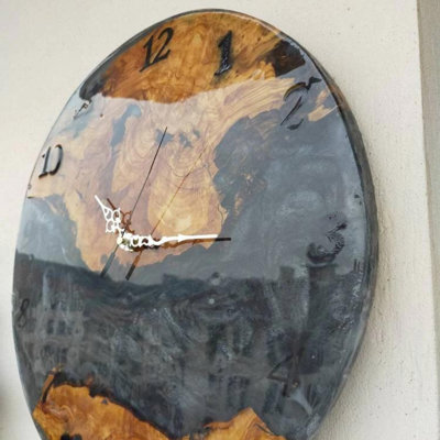 Horloge murale en résine, bois et époxy