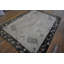 Tapis gris anthracite et ivoire à motif floral