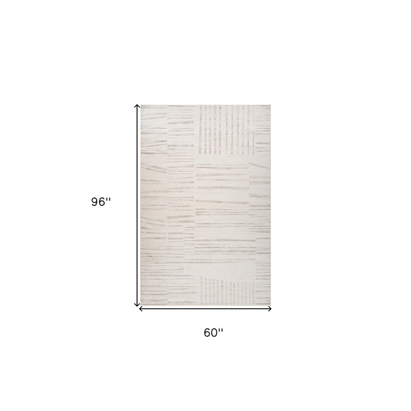 Tapis gris et beige 5 pi x 8 pi à motif géométrique délavé