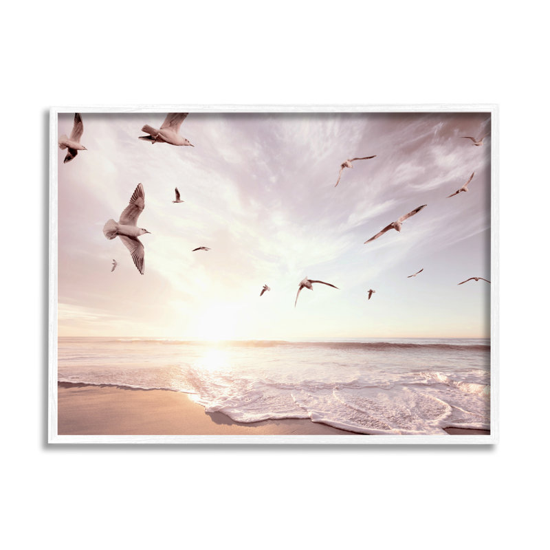 «Seagulls Over Beach Coast Surf Nautical Landscape» par Ziwei Li - photographie sur toile, Giclée encadrée blanc bord de mer