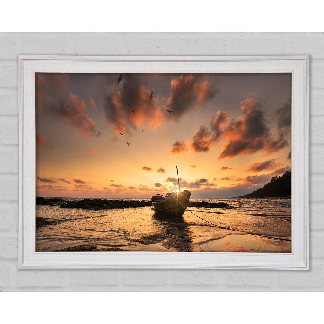 Gerahmter Fotodruck Sunset Finishing Boat On The Beach