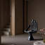 Chaise simple en verre noir de forme spéciale