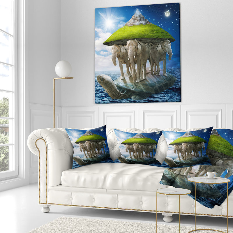 Tortue géante transportant des éléphants - Coussin imprimé abstrait, 18 po x 18 po, Coussin décoratif
