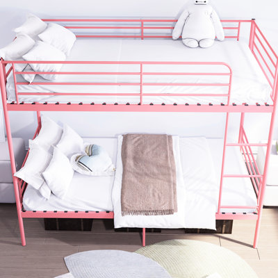 Lit superposé simple en métal rose avec garde-corps élevé, garde-corps élevé, option de séparation de bruit, espace de rangement, fabrication en fer, finition usée, clôture pour la configuration de la chambre à coucher en deux lits individuels, cadre de qualité, surface,