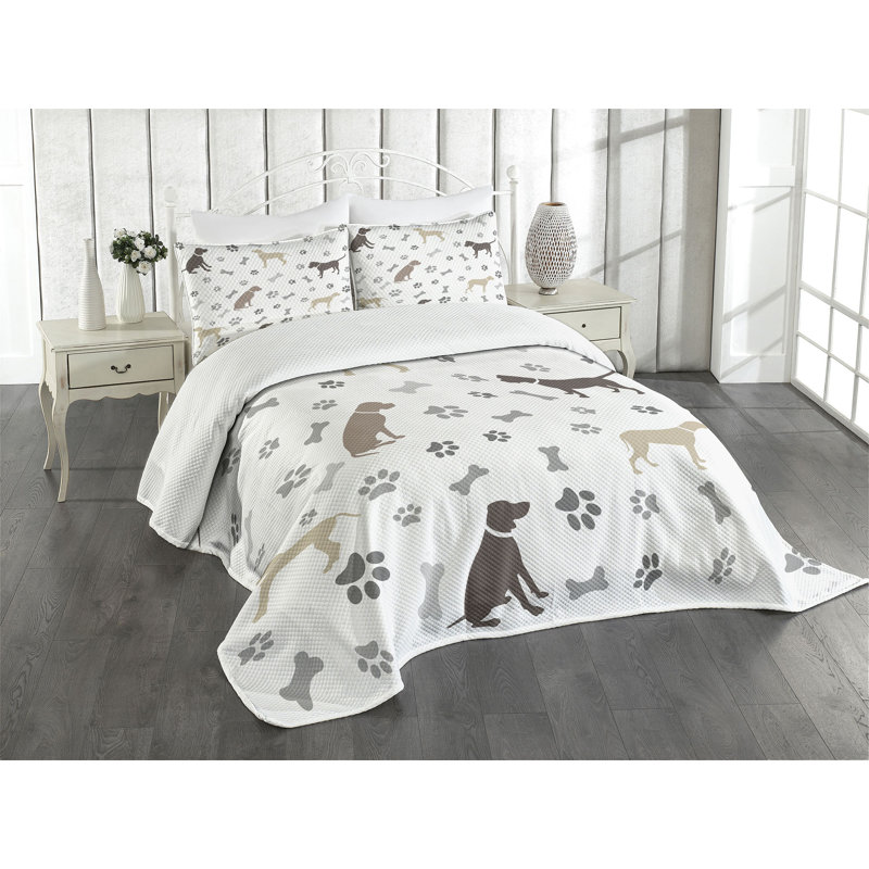 White Quilted Dog Lover Queen Bedspread Set with Shams