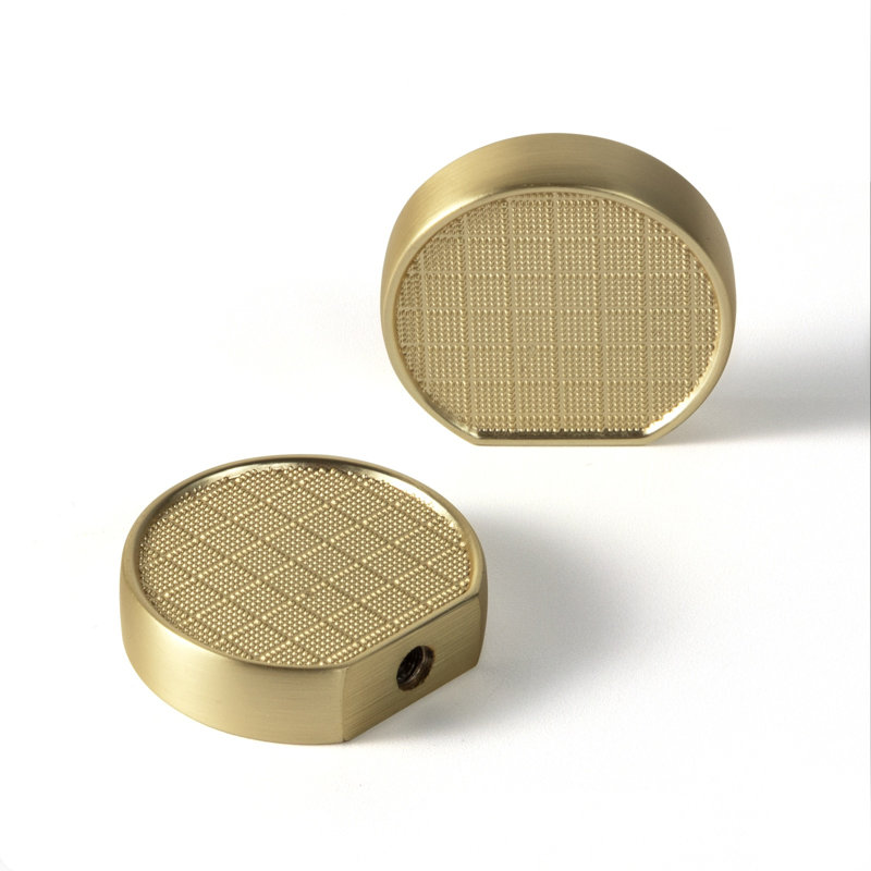 Boutons d'armoire texturés en alliage de zinc (laiton brossé clair) avec 2 tailles de vis