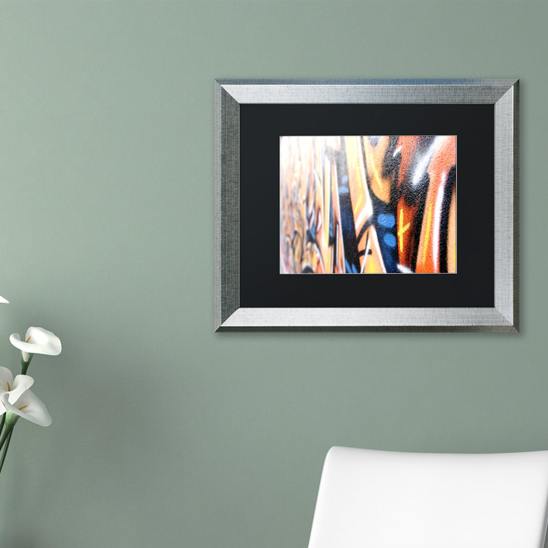 Zader «Graffiti» par Yale Gurney, reproduction de photo encadrée, H 16 po x l 20 po x P 0,5 po, Argent, Noir