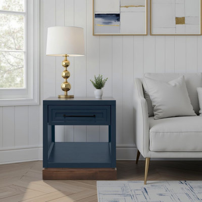 Table de bout Nora 22 po, aucun assemblage requis, denim bleu et finition whisky