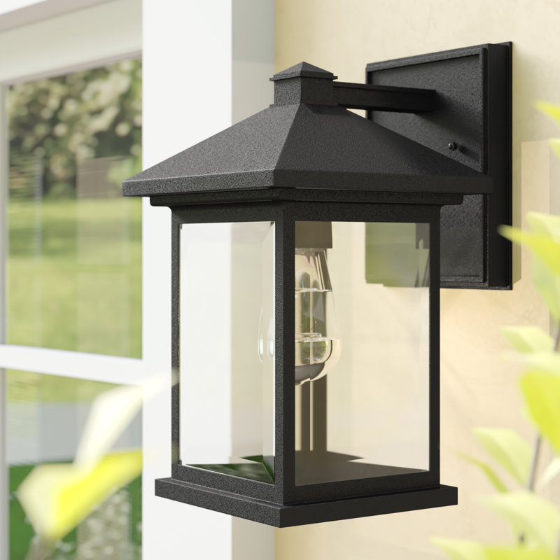 Lanterne murale d'extérieur noire à une ampoule Lovette, H 15,75 po x l 9,5 po x P 10,63 po