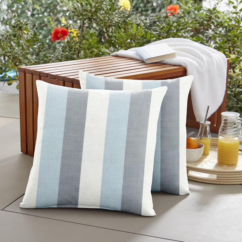 Housse et insert de coussin décoratif intérieur / extérieur Nisha Sunbrella®, 18 po x 18 po, Bleu / blanc