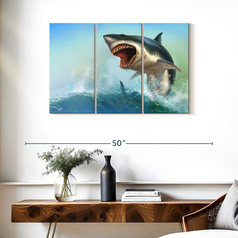 Requin effrayant, H 24 po x l 38 po