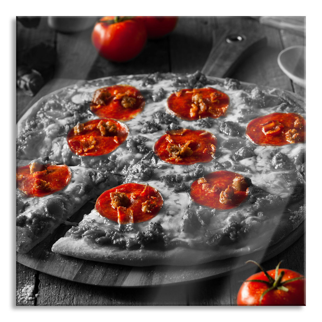 Glasbild Salami Pizza frisch aus dem Ofen