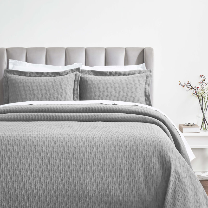 Calvert 100% Cotton Medium Weight Matelassé Diamond Lattice Bedspread Set, Queen Bedspread + 2 Standard Shams, Gray
