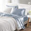 Ensemble de draps 6 pièces en satin de satin bleu luxueux - infroissable, aide à garder les cheveux doux, comprend 1 drap plat, 4 taies d'oreiller ajustées et une texture douce