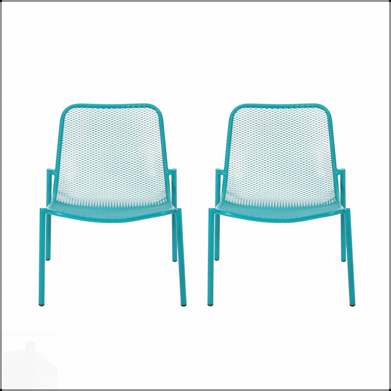 Chaises empilables KINCAID avec finition marine matte, fabrication en fer durable pour une utilisation intérieure et extérieure, combinant confort et style.