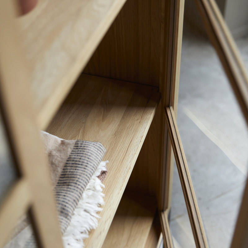 Babeth Display Stand