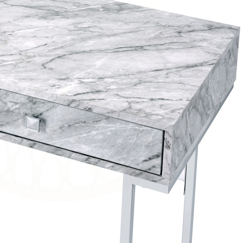 Bureau en simili marbre blanc et bureau d'écriture au fini chromé, parfait pour les bureaux à domicile modernes et les espaces d'étude.