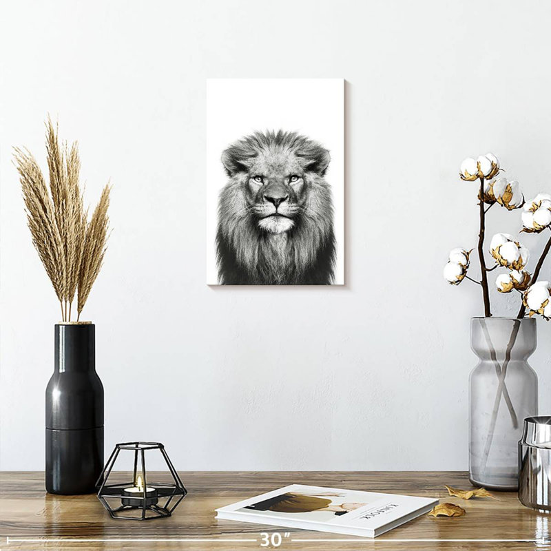 Lion majestueux en noir et blanc, H 12 po x l 8 po