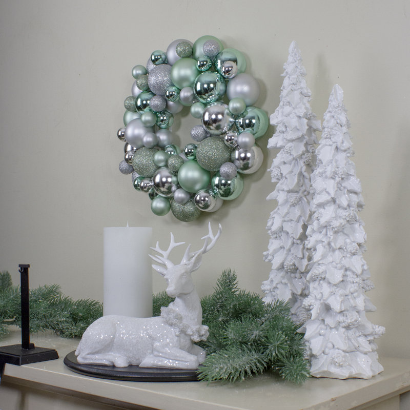 Couronne de Noël argentée et verte écume de mer à 3 finitions incassable 13 po