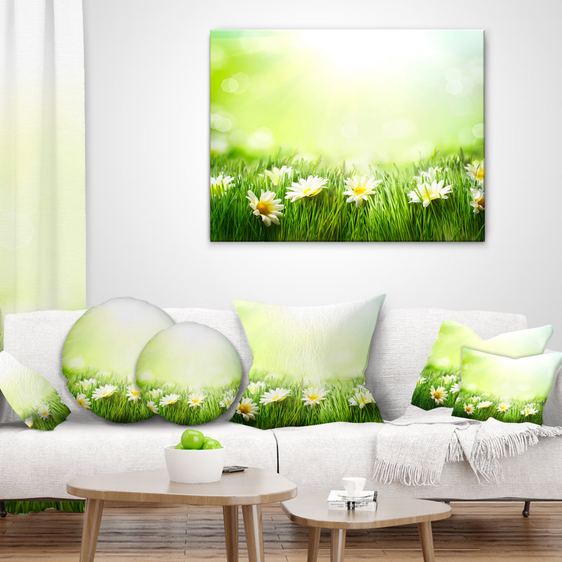 Spring Meadow with Daisies - Coussin imprimé floral, 18 po x 18 po, Coussin décoratif