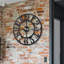 Horloge murale élégante en métal, 19,7 po x 19,7 po, noir | Fabrication 100% métal, épaisseur: 0,08 pouce | Mécanisme silencieux, facile à suspendre | Parfait pour la décoration intérieure et les espaces de bureau, fonctionne à piles (1 AA, non incluse)