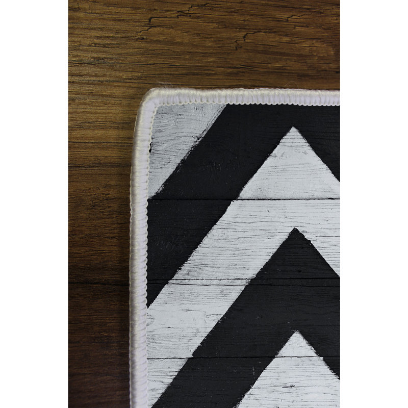 Tapis géométrique en polyester tissé à la machine en noir et blanc, Rectangle 2 pi 7 po x 3 pi 11 po