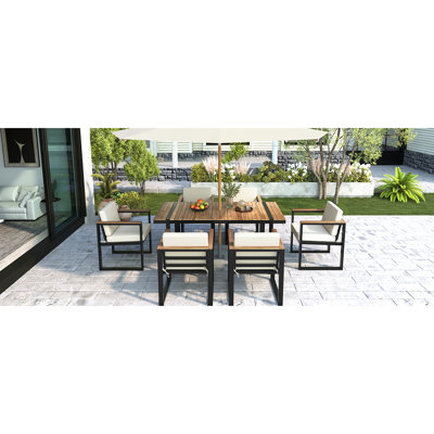 Ensemble de table et de chaises de jardin beiges - 7 pièces en bois, acier et coussins imperméables, idéal pour terrasse et jardin. Trou pour parasol inclus.