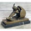 Sculpture en bronze d'une fille sortant d'un œuf «Cholesterol» par Bruno Zach
